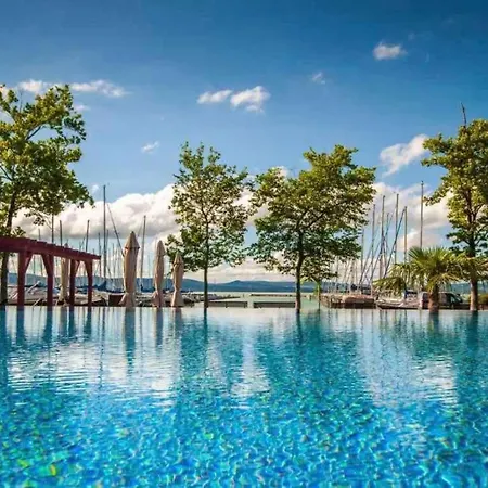 Bl Yacht Club Art B2 *