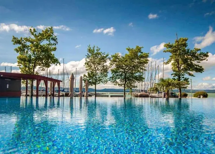 Bl Yacht Club Art B2 *